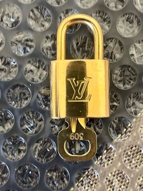 Louis Vuitton Gold Padlock Key (309).